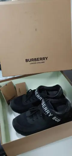 BURBERRY　スニーカー