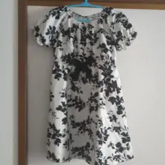ベビー　子供服　SHEIN　ワンピース　花柄　白黒　サイズ2〜3才