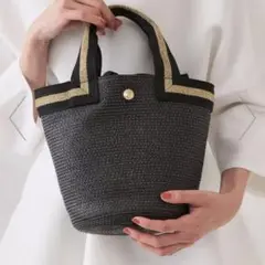 オペークドットクリップ 今季新作 バケツ型かごバッグ 黒と金のストライプ