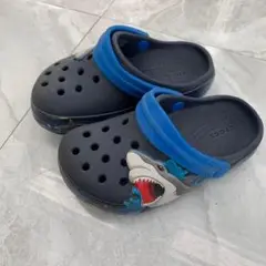 Crocs サメデザイン サボサンダルネイビー青