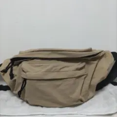 おかだゆりさんのボディバッグ ベージュ