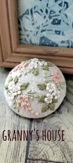リネンの刺繍ブローチ(きなり)