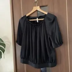 お値下げ　UNTITLED ブラック フリルトップス