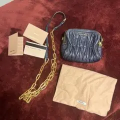 miumiuショルダーバッグ