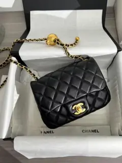 CHANEL ブラックキルティングショルダーバッグ