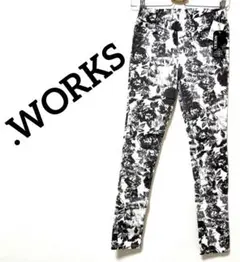 .WORKS 白黒花柄スキニーパンツ　新品未使用