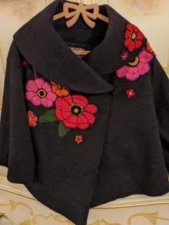 トクコの刺繍のコート