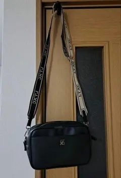 ラブトキシック　ブラック ショルダーバッグ