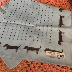 Atsuko Matano ダックス犬と水玉模様のハンカチ