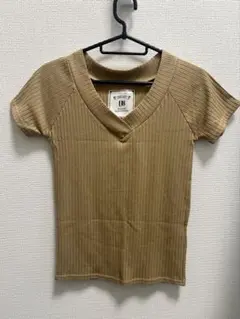151 UB ベージュ Vネック Tシャツ　Mサイズ