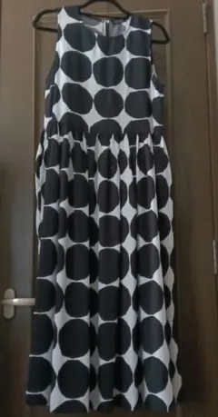ノースリーブドット柄ロングワンピース