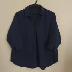 襟付きシャツ
