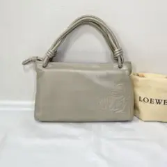 ロエベ アナグラムロゴ ハンドバッグ ナッパレザー ホワイトシルバー