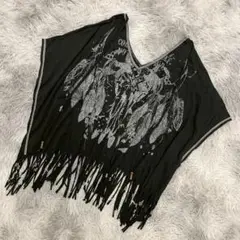 フリンジポンチョ　黒　カットソー　Vネック　ドルマンスリーブ　羽柄