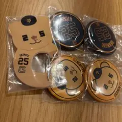 ジャイアンツ エニマイくじ 岡本和真 オカモン D賞 カラビナ　E賞　缶バッチ