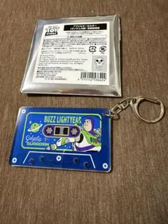 トイストーリー オーマイカフェ カセット風アクリルキーホルダー バズ