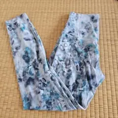 Lululemon ヨガウェア 青と灰色の花柄
