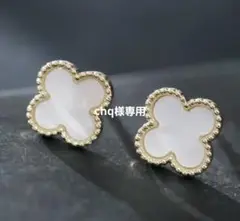 A新品☆安心のメルカリ便☆ ☆ ホワイトフラワー☆ ワンポイントピアス ☆