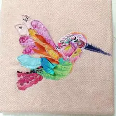 20ｘ20　はばたく鳥ピンク　カラフルな3D布コラージュ鳥アート