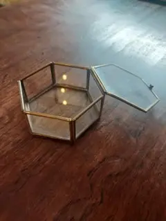 ペンタゴン ガラス 六角形 小物入れ 金縁