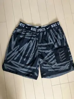 Nike Sports ショートパンツ 黒/グレー　M