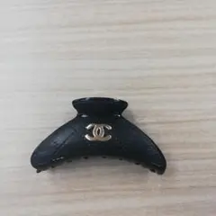 CHANEL ブラック ヘアクリップ