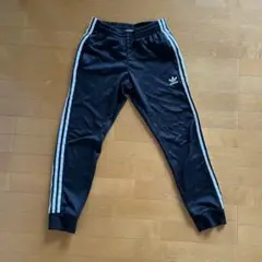 adidas ストライプ ジャージパンツ ブラック