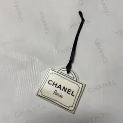 CHANEL タグ型チャーム ホワイト