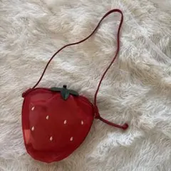 新品未使用 petit main いちご型ポシェット