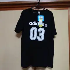アディダス。黒Tシャツ