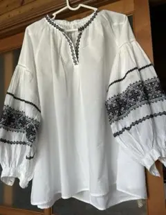 夏用　スピックアンドスパーンホワイト刺繍バルーン袖100%