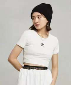 adidas エッセンシャルズ リブ Tシャツ