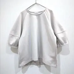 GU　ジーユー　ボリュームスリーブトップス　Ｍ　カットソー　五分袖　パフスリーブ