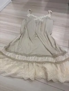 美品♡axes femme ノースリーブきなりキャミソールワンピース 裾フリル