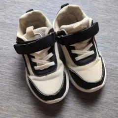 キッズスニーカー 17cm ベージュよりのホワイト＆ブラック