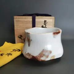 酒井甲夫　鼠志野ぐい呑み　口径7.4㎝　共箱　東さ7-0414② 安いHobby, Musical Instruments, Art - 酒井甲夫 鼠志野ぐい呑