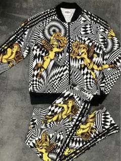 ジェレミースコット  アディダス コラボ　ファイヤモチーフジャージ　セットアップ adidas - ジェレミースコット アディダス コラボジャージの通販