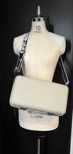 オフホワイト アモーレパシフィック プロテクションBOX 新品(^^)