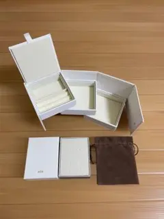 【ete】ノベルティ アクセサリーケース ホワイト