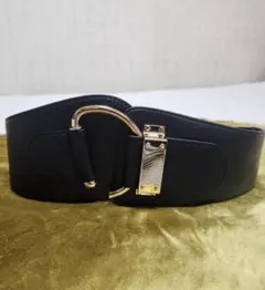 幅広黒ベルト ゴールドバックル付き