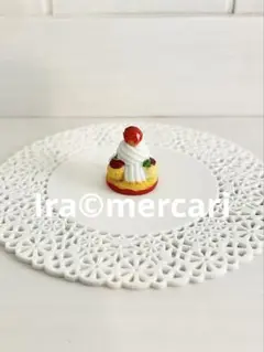 苺のサントノレ　デザート　フェーブ　フェーヴ　フランス製　ミニチュア　陶器
