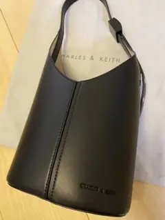 【未使用品】CHARLES & KEITH ブラック ハンドバッグ