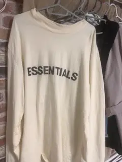 ESSENTIALS クリーム長袖カットソー