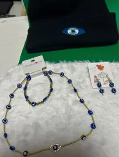 目のデザインのアクセサリーセット