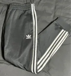 adidasトラックパンツ