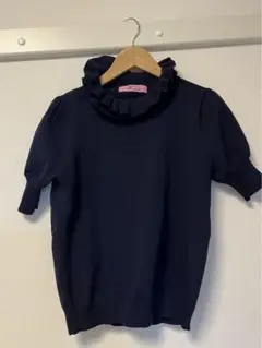 フリルネックTシャツ