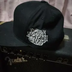DOWN NORTH CAMP ブラック スナップバックキャップ