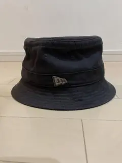 New Era メタルフラッグロゴ　バケットハット　ブラック