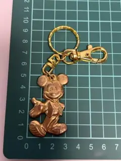 ディズニー ミッキーマウス ゴールドキーホルダー レトロ
