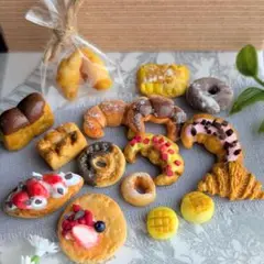 カフェ風　パンとスイーツの盛り合わせ＊ ミニチュアデザート　おまとめ割あります＊